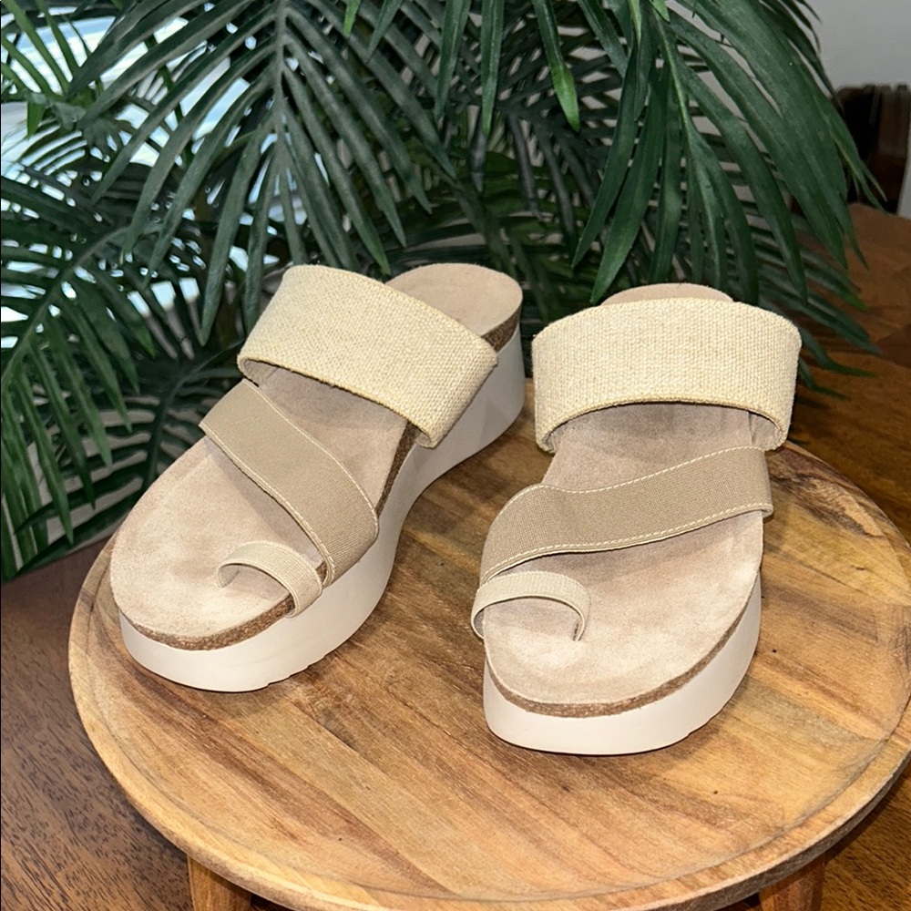 Munro Tan Platform Sandals womens size 7 with Cushioned Sole